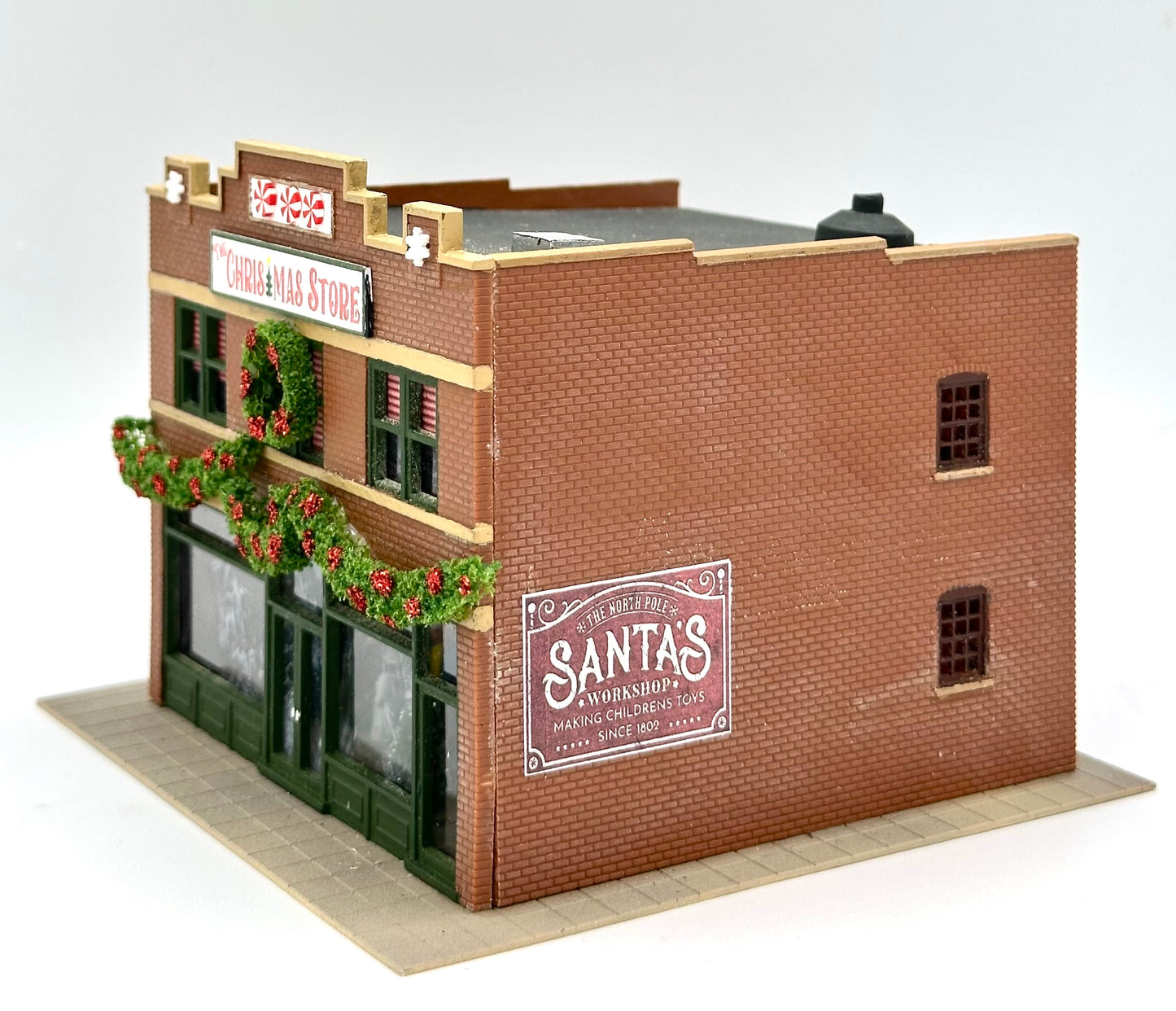 DPM HO Scale Custom Built/ Painted/Weathered "Christmas Store" New Diorama
