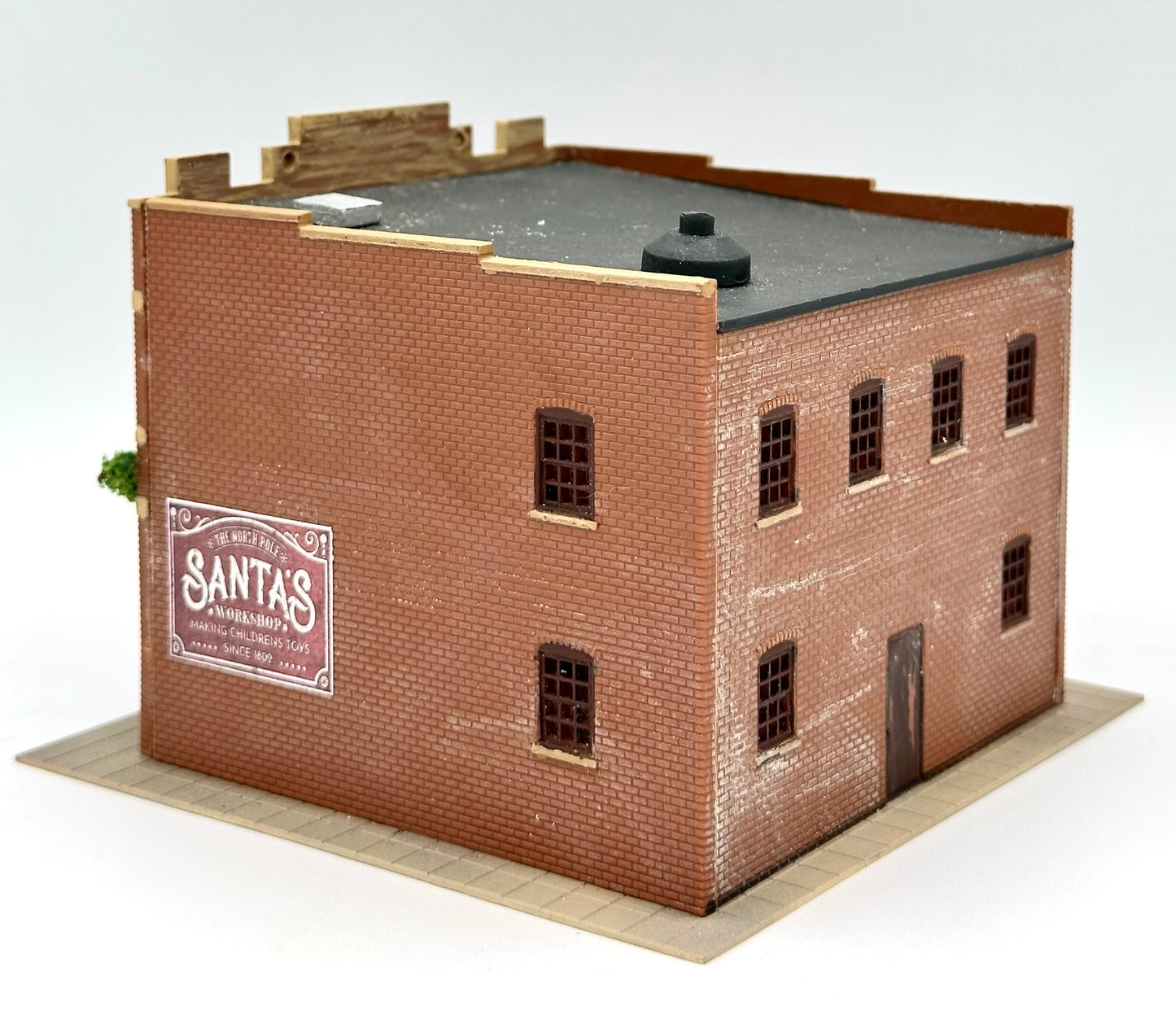 DPM HO Scale Custom Built/ Painted/Weathered "Christmas Store" New Diorama