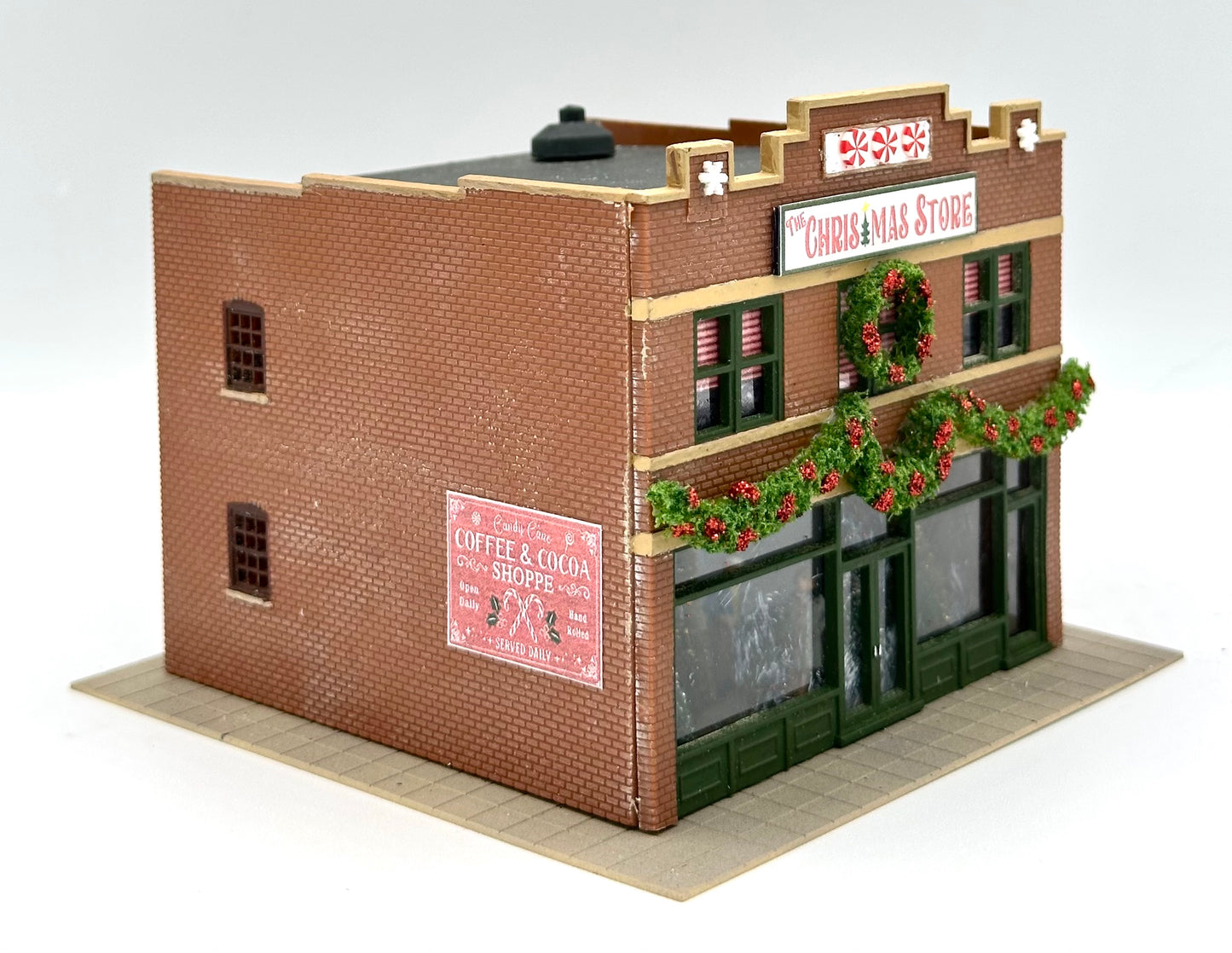 DPM HO Scale Custom Built/ Painted/Weathered "Christmas Store" New Diorama