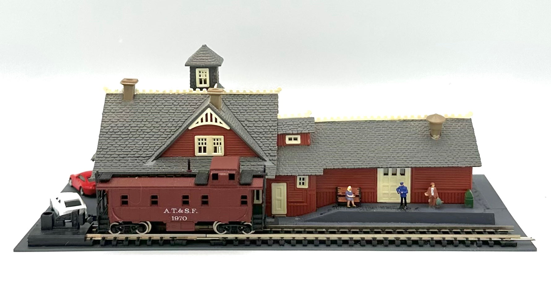 Model Power 1501 N Scale Custom 3-Story Red AELEE R.R, Station Diorama ...