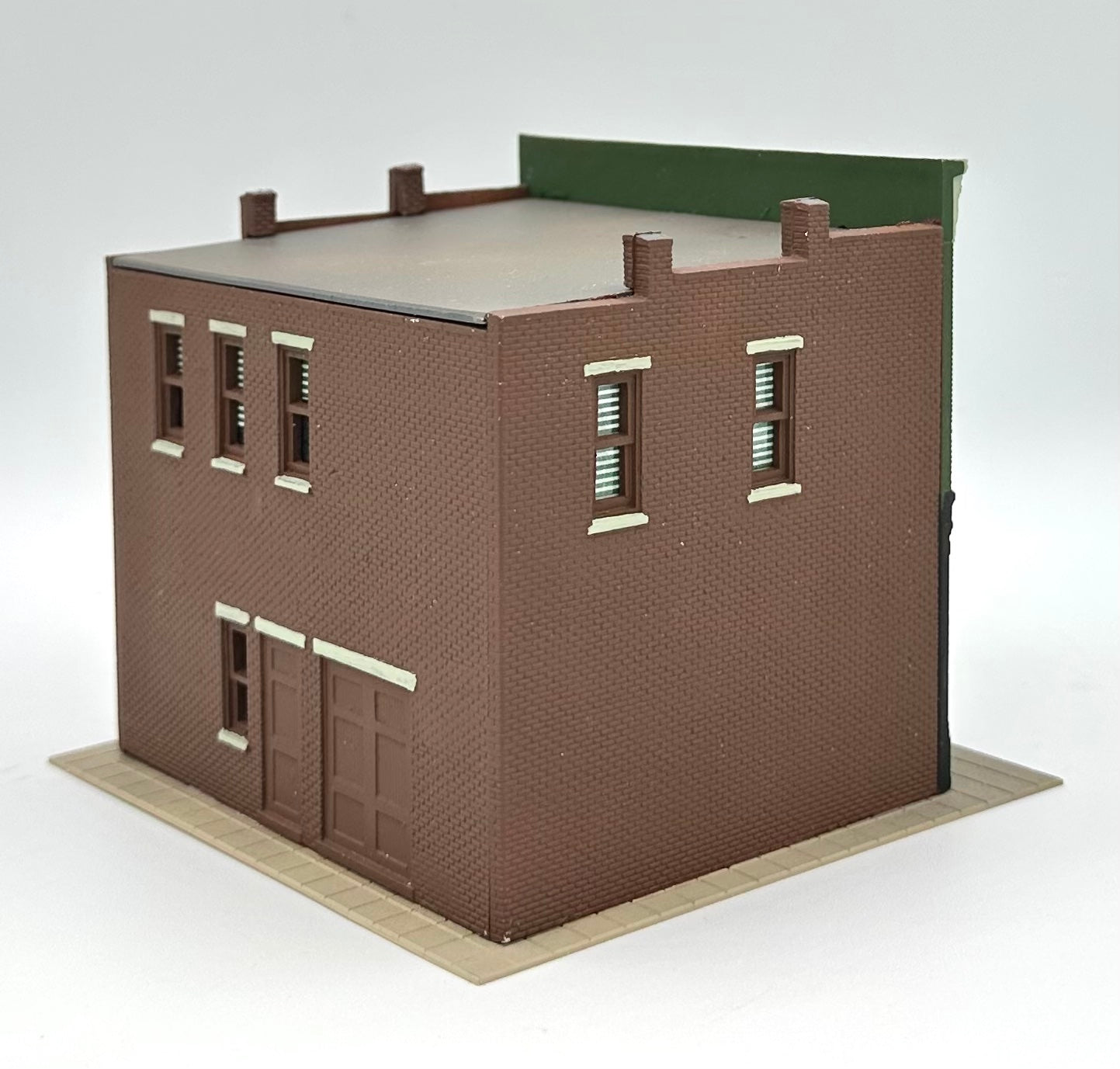 DPM HO Scale 2-Story Custom Painted "Callahan's" Irish Pub/Bar Fully Assembled. Lighted