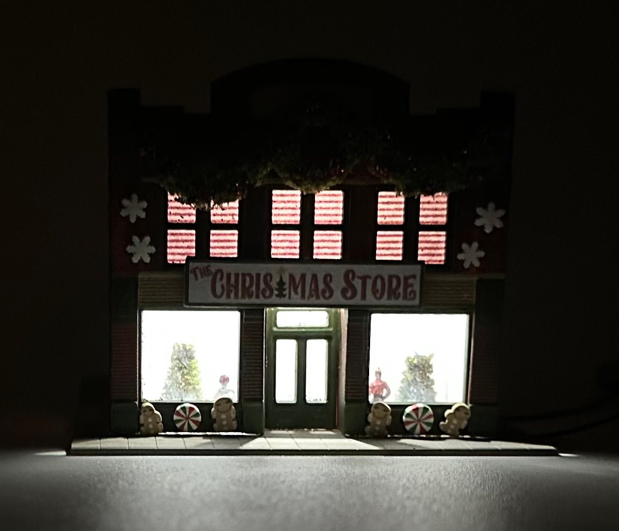 DPM N Scale Custom Built Custom Painted"Christmas Store" New Diorama