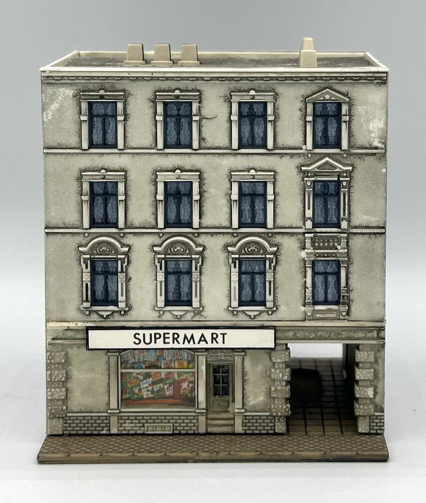 Pola N Scale; Custom Painted 4-Story Apartment Building with Alleyway