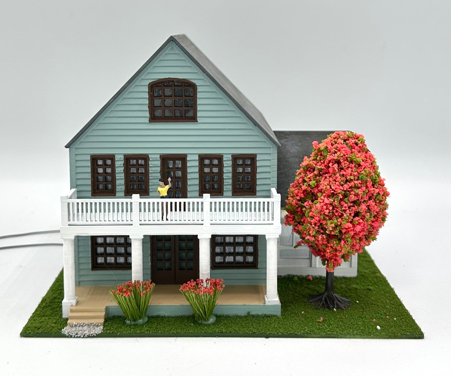 HO Scale Custom Built/Painted Modern 2-Story Family Home Diorama