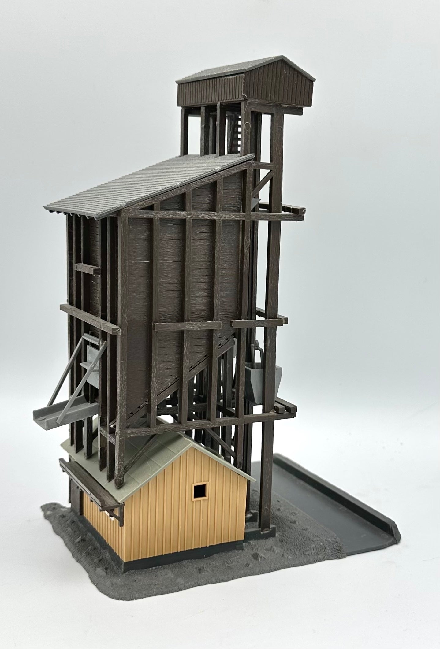 Model Power HO Scale No.410 Bors Coaling Station Fully Assembled Lighted