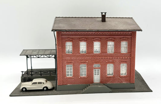 Faller HO 110099 Waldbrunn Station/Additional Platform + Mercedes Car Fully Assembled