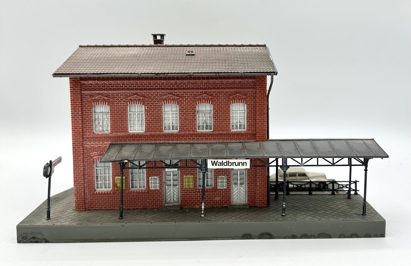 Faller HO 110099 Waldbrunn Station/Additional Platform + Mercedes Car Fully Assembled