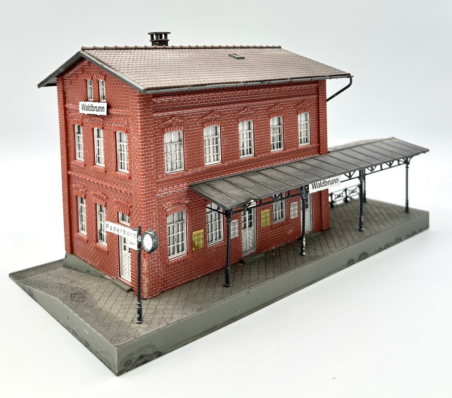 Faller HO 110099 Waldbrunn Station/Additional Platform + Mercedes Car Fully Assembled