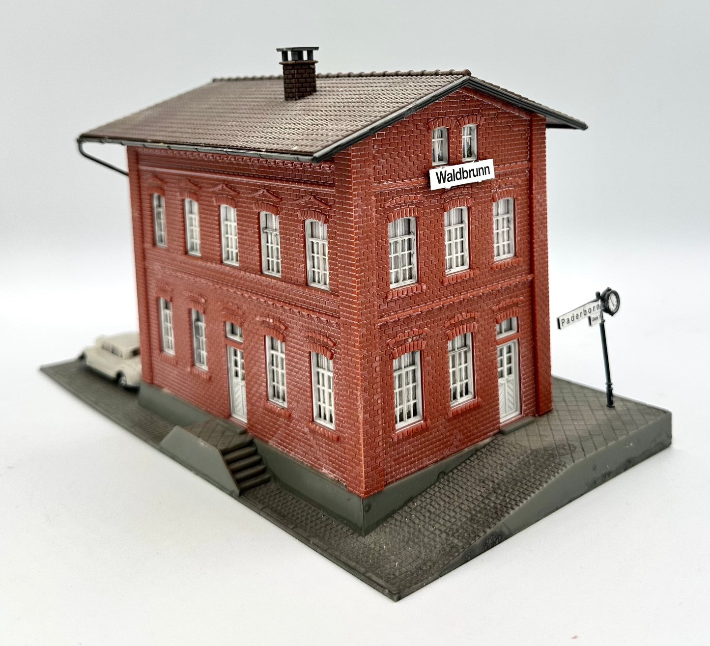 Faller HO 110099 Waldbrunn Station/Additional Platform + Mercedes Car Fully Assembled