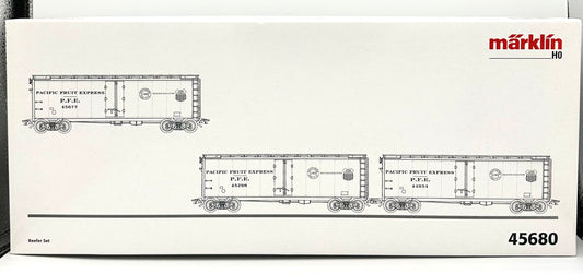 Marklin 45680 HO Scale " Pacific Fruit Express" 3 Refrigerator Car Set