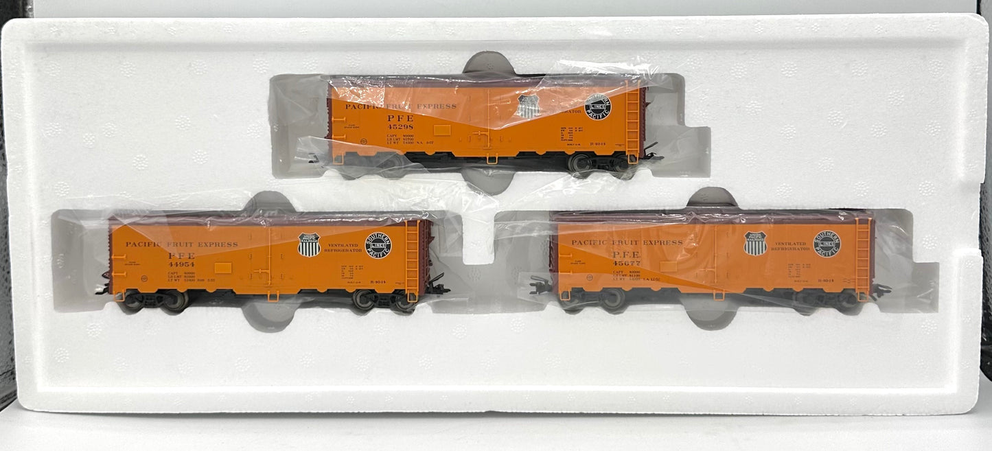 Marklin 45680 HO Scale " Pacific Fruit Express" 3 Refrigerator Car Set