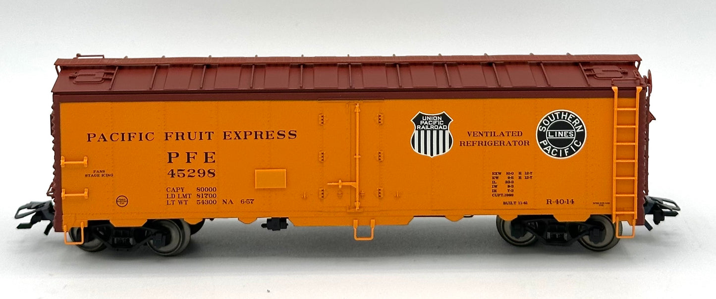 Marklin 45680 HO Scale " Pacific Fruit Express" 3 Refrigerator Car Set
