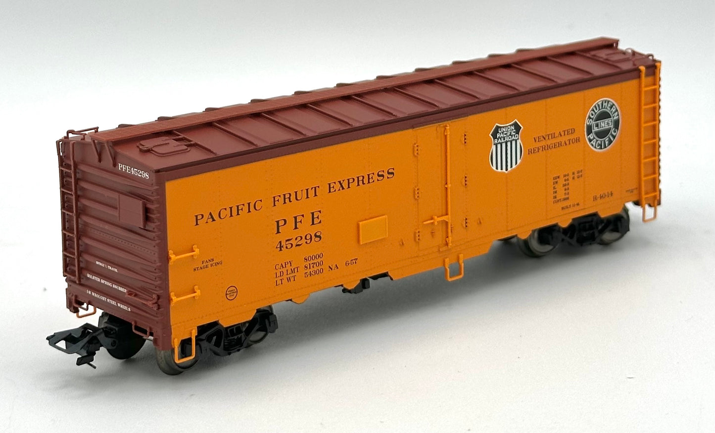 Marklin 45680 HO Scale " Pacific Fruit Express" 3 Refrigerator Car Set