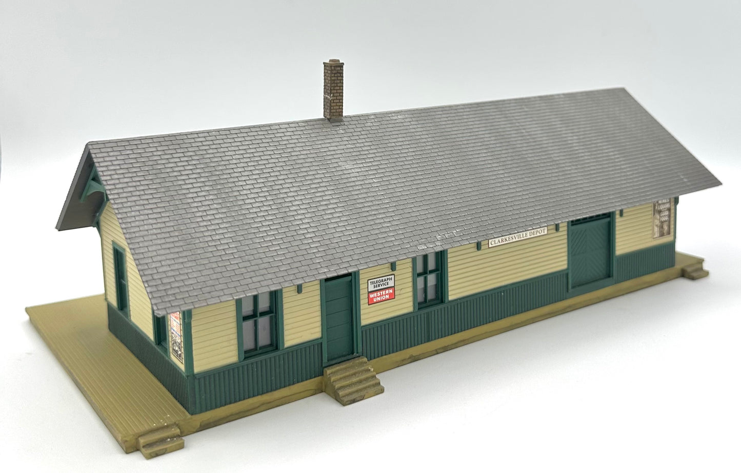 Walthers HO Scale Clarksville Depot, Built-up Fully assembled Ready to go