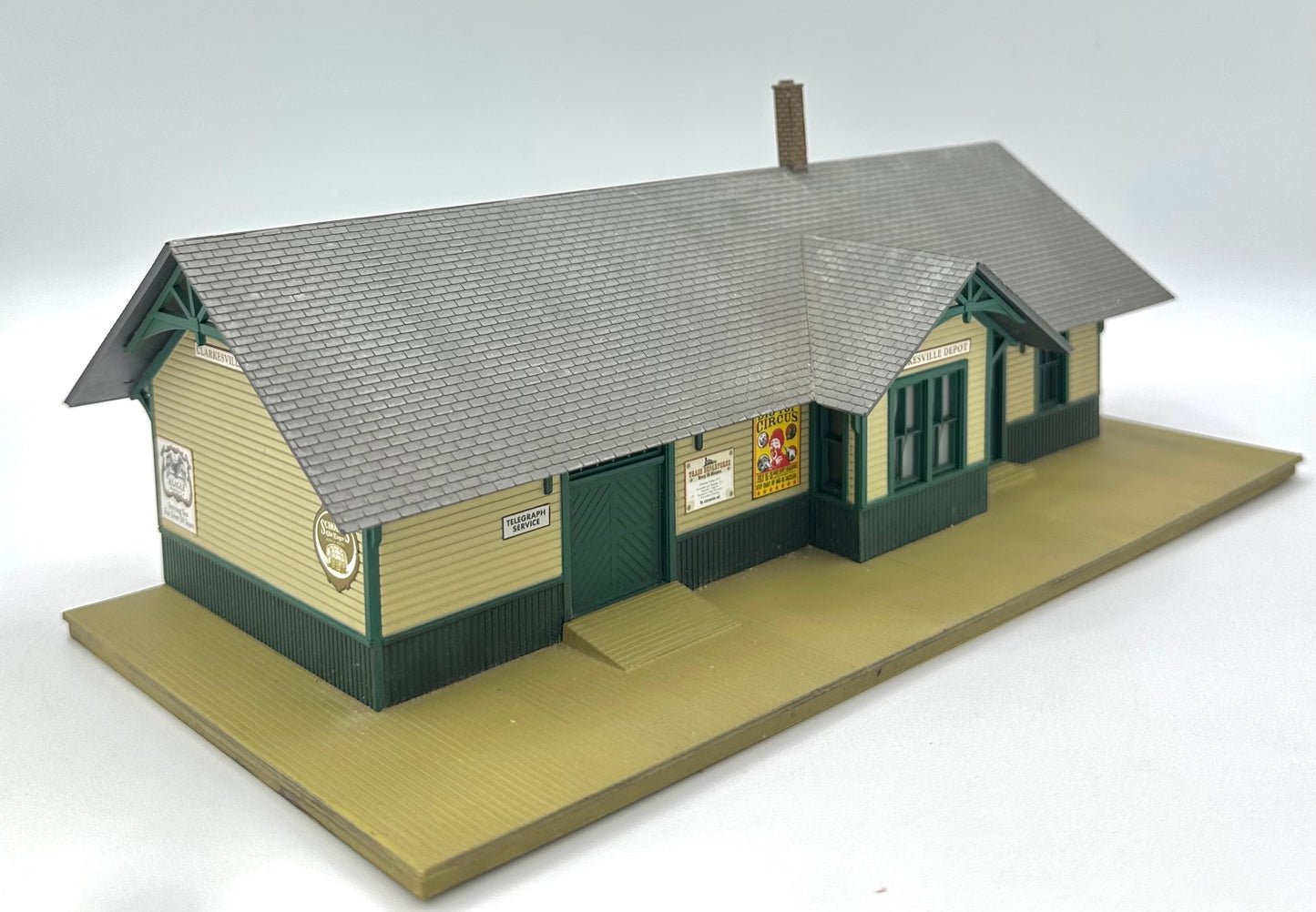 Walthers HO Scale Clarksville Depot, Built-up Fully assembled Ready to go