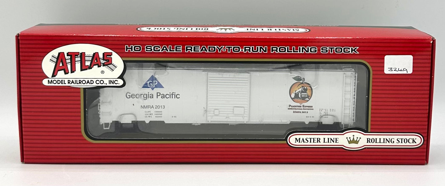 Atlas HO Scale NMRA 2013 Master Line Georgia Pacific 50" S/Door Box Car