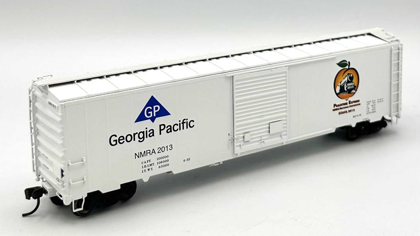 Atlas HO Scale NMRA 2013 Master Line Georgia Pacific 50" S/Door Box Car