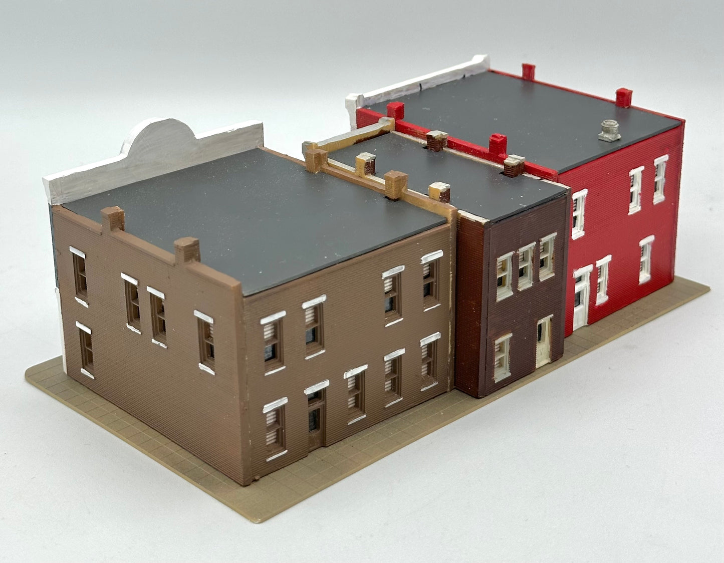 DPM N Scale, Row of 3 Shops individually LED lighted, Custom-painted Street Figures