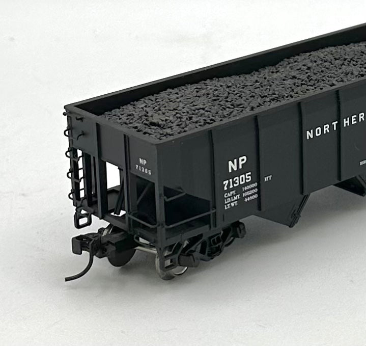 Marklin/Trix 24902-19 HO Scale Northern Pacific 3 Bay open Hopper with Load