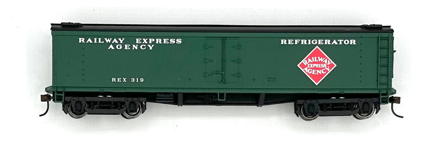 Walthers&nbsp; 932-5471 HO Scale GACX Wood Reefer w/ Bolted Pedestal Truck Railway Express Agency REX 319
