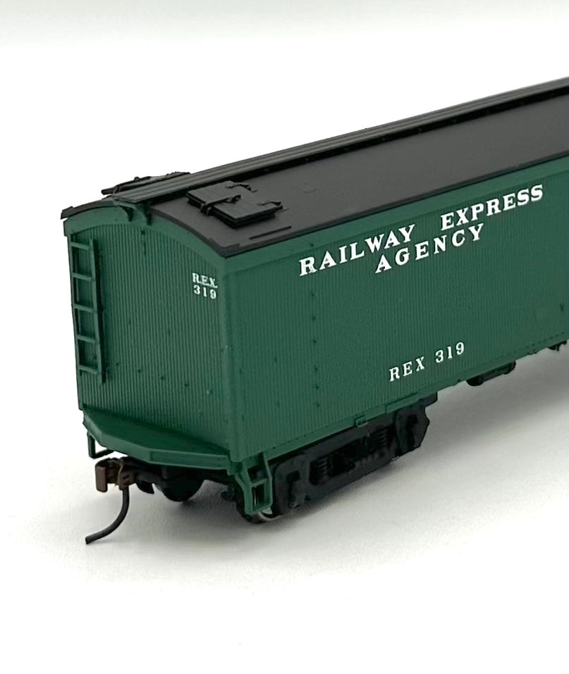 Walthers&nbsp; 932-5471 HO Scale GACX Wood Reefer w/ Bolted Pedestal Truck Railway Express Agency REX 319