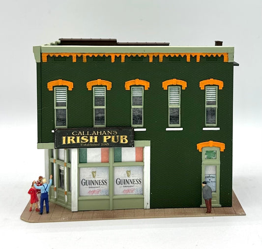 Smalltown USA HO Scale 2-Story Corner Custom Painted "Callahan's" Irish Pub/Bar Fully Assembled. Lighted