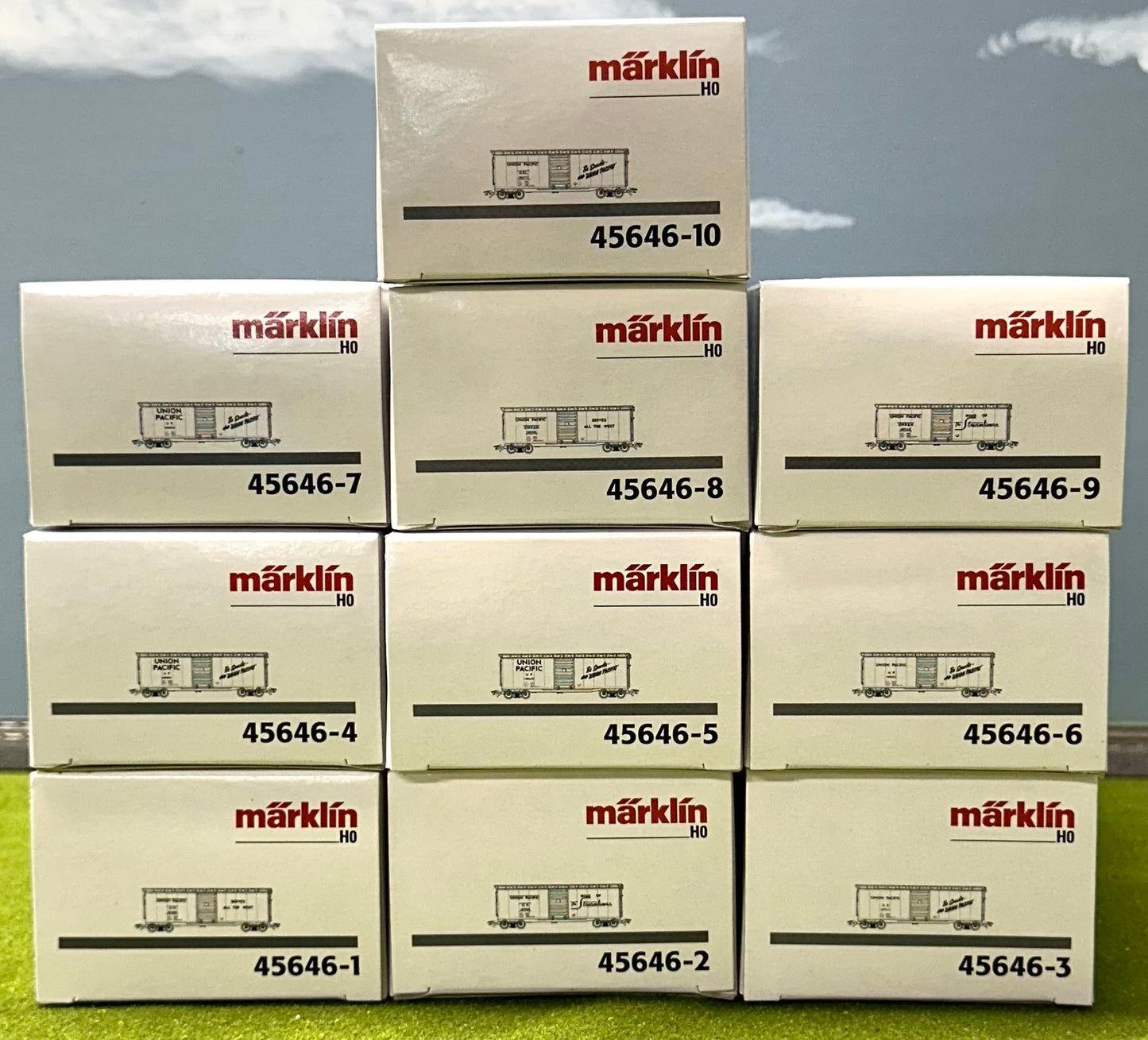 Marklin 45646 HO Scale Unuion Pacific Single Door 10pc Box Car Set