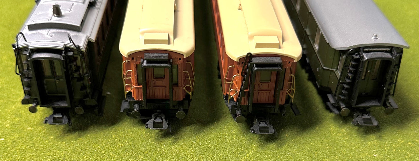 Marklin 42757 HO Scale 3-Rail "THe Golden Twenties"Express Train Passenger Cars 4pc Set