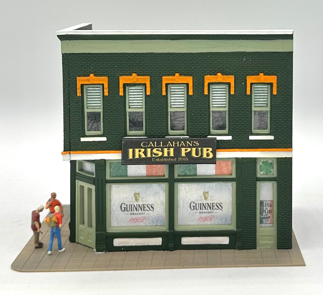 Woodland Scenics HO Scale 2-Story Corner Custom Painted "Callahan's" Irish Pub/Bar Fully Assembled. Lighted