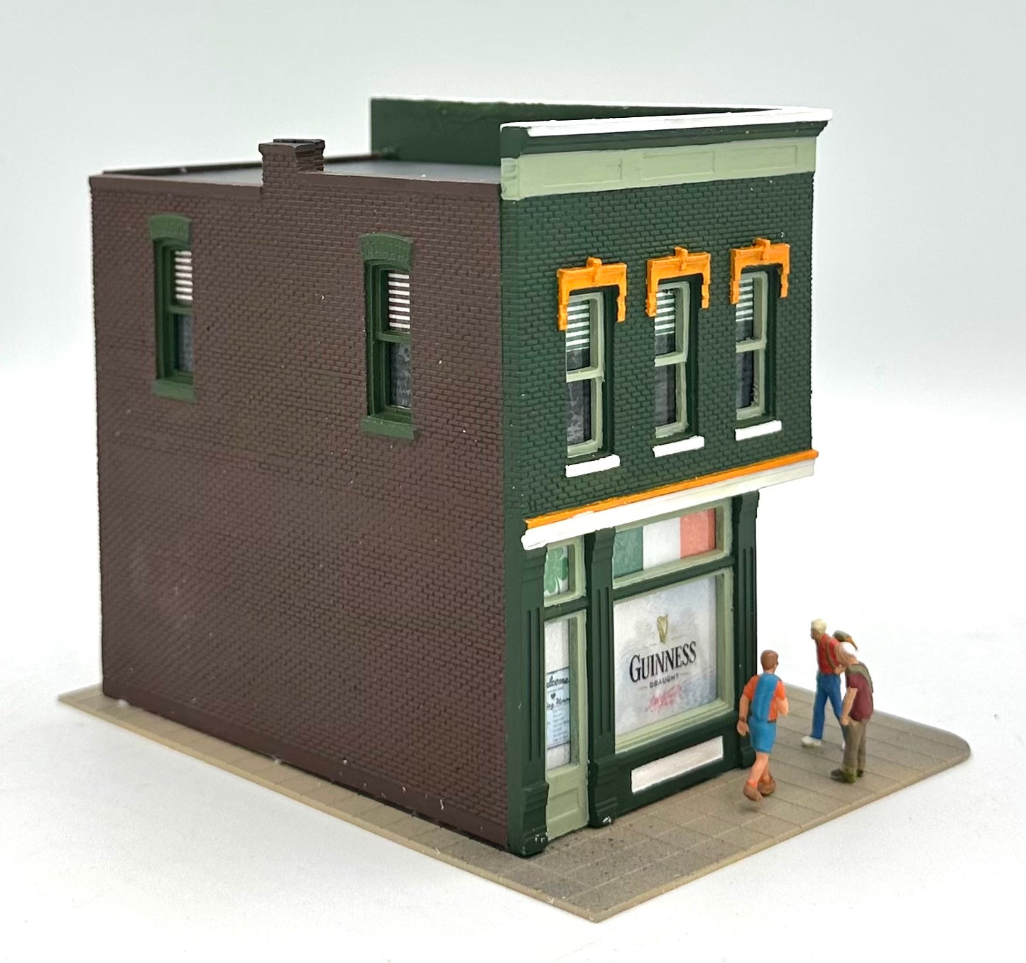 Woodland Scenics HO Scale 2-Story Corner Custom Painted "Callahan's" Irish Pub/Bar Fully Assembled. Lighted