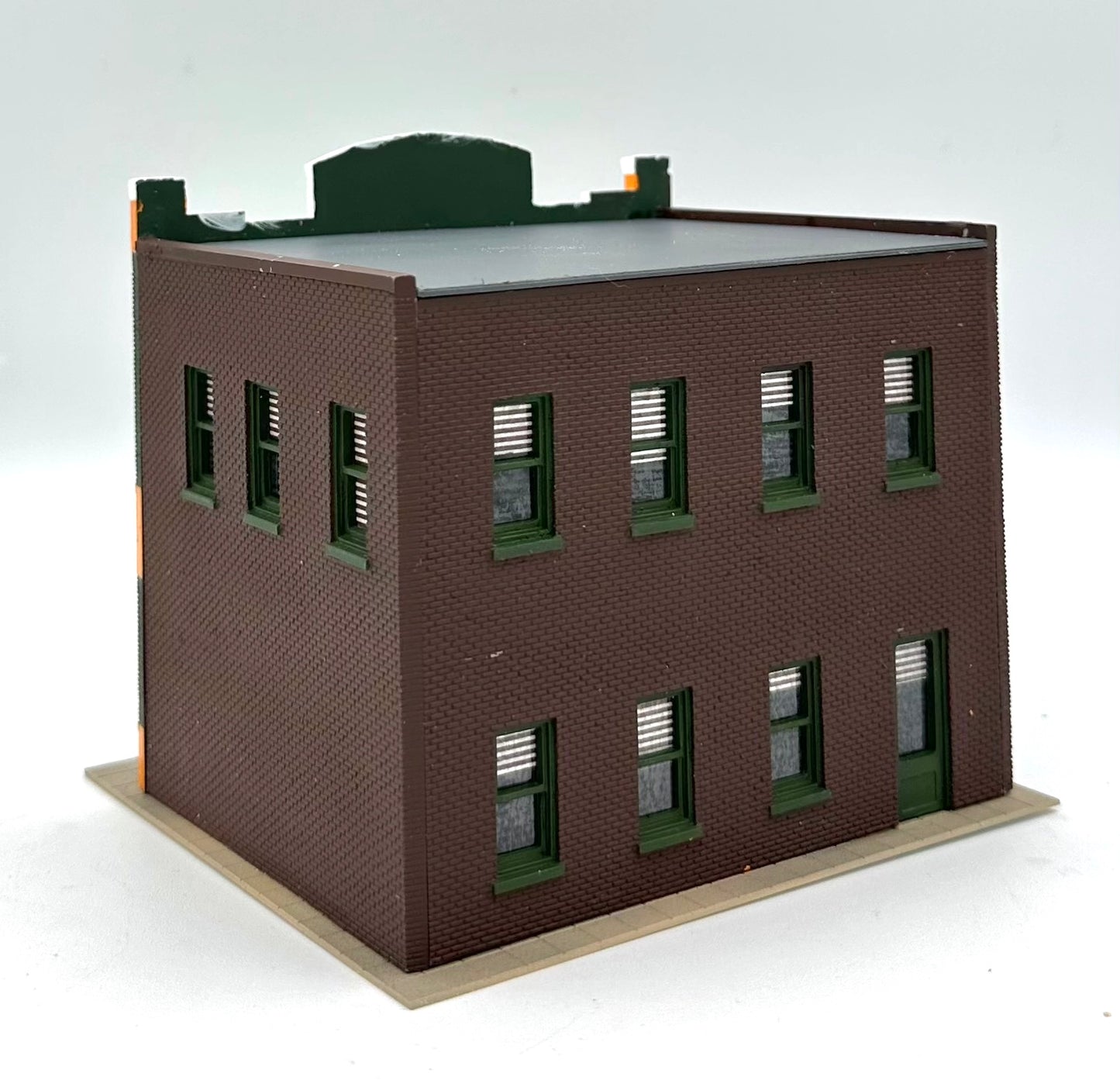 Woodland Scenics HO Scale Custom Painted "The Widow Scallans" Irish Pub/Bar Fully Assembled. Lighted