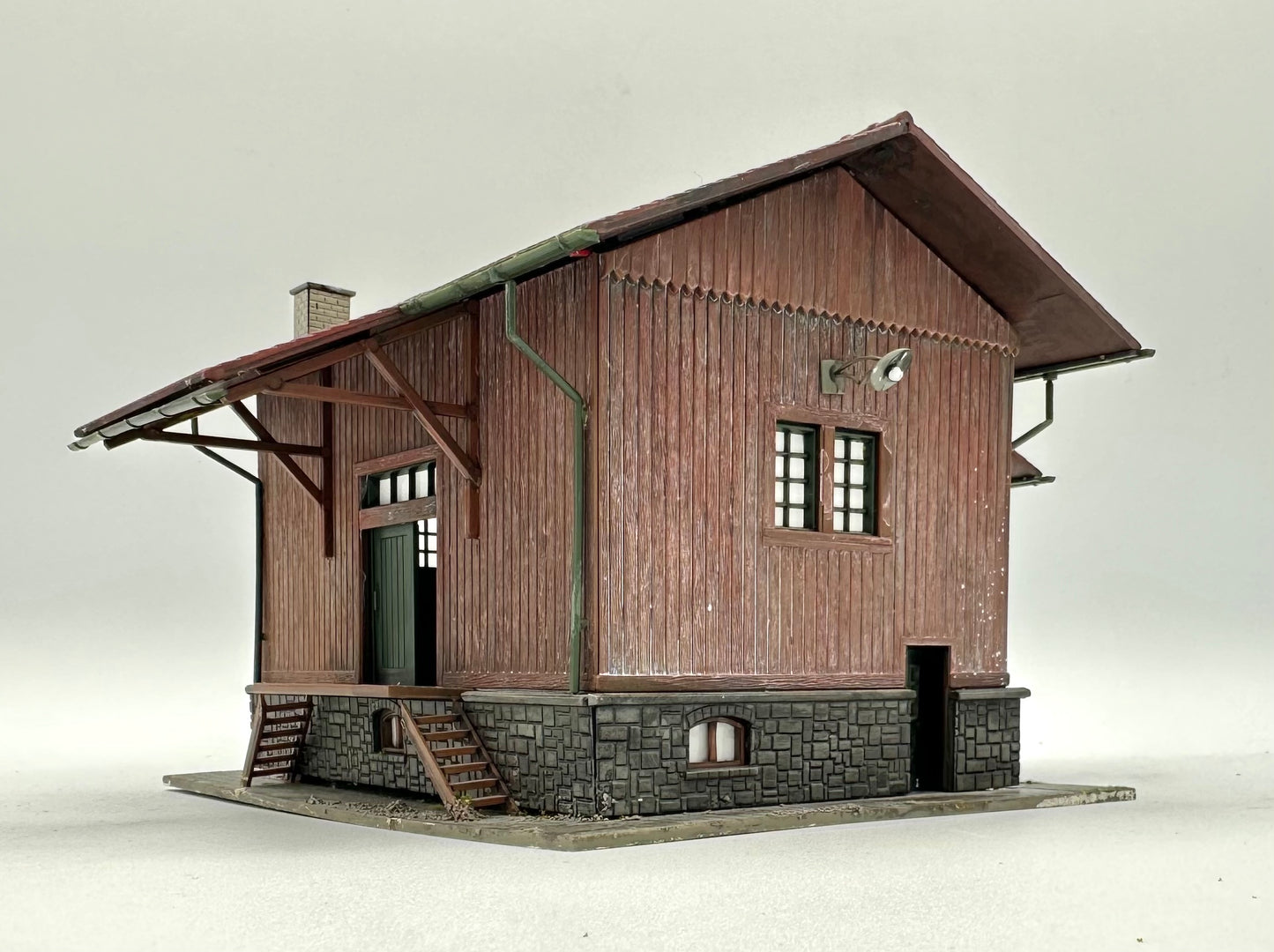 Pola HO Scale Custom Painted/Weathered Trackside Warehouse&nbsp; Lighted