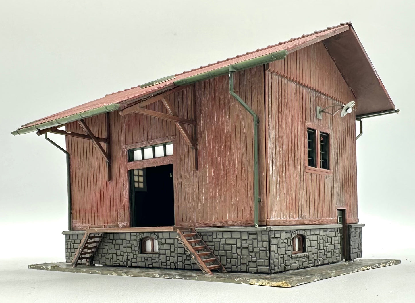 Pola HO Scale Custom Painted/Weathered Trackside Warehouse&nbsp; Lighted