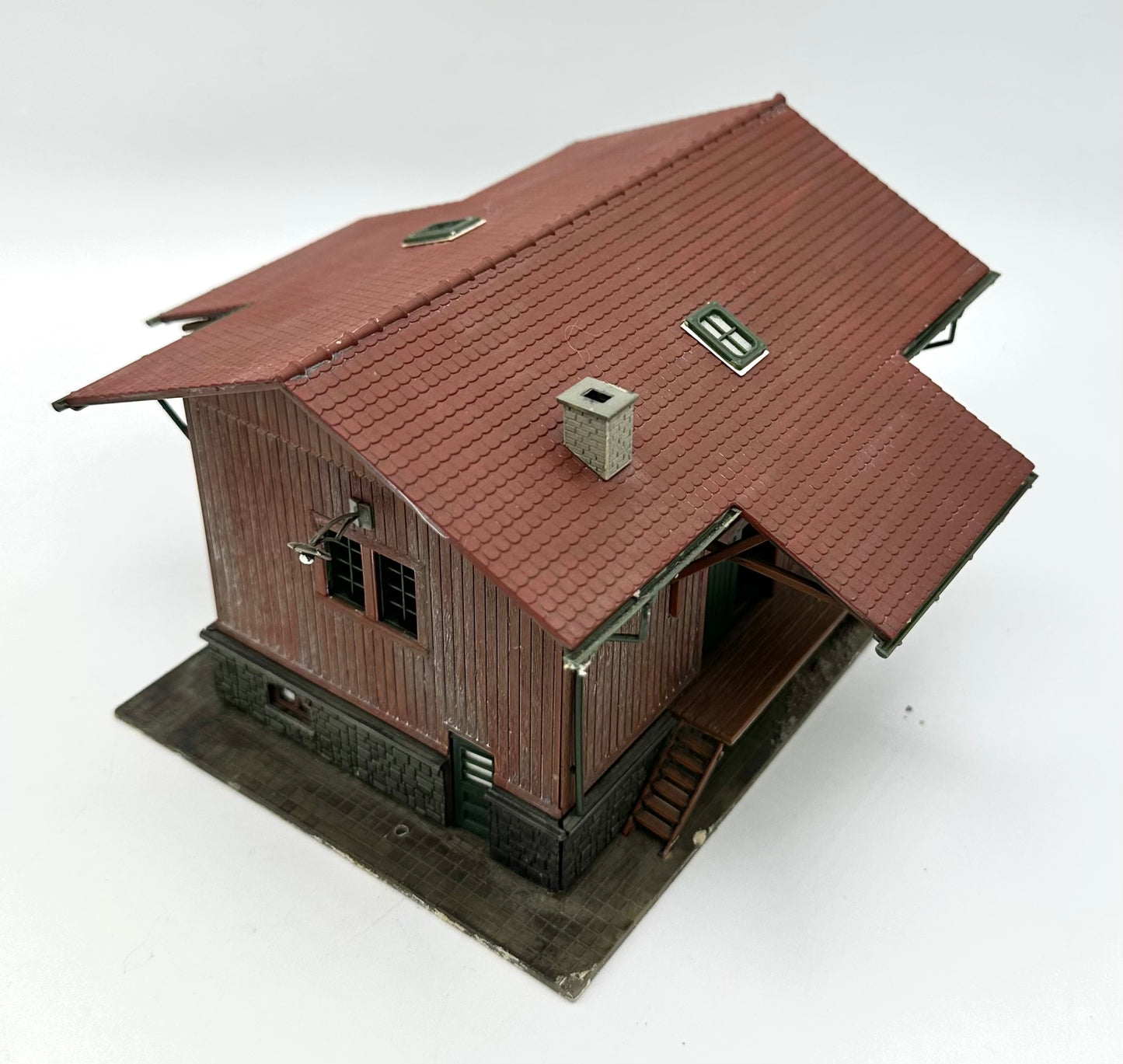 Pola HO Scale Custom Painted/Weathered Trackside Warehouse&nbsp; Lighted