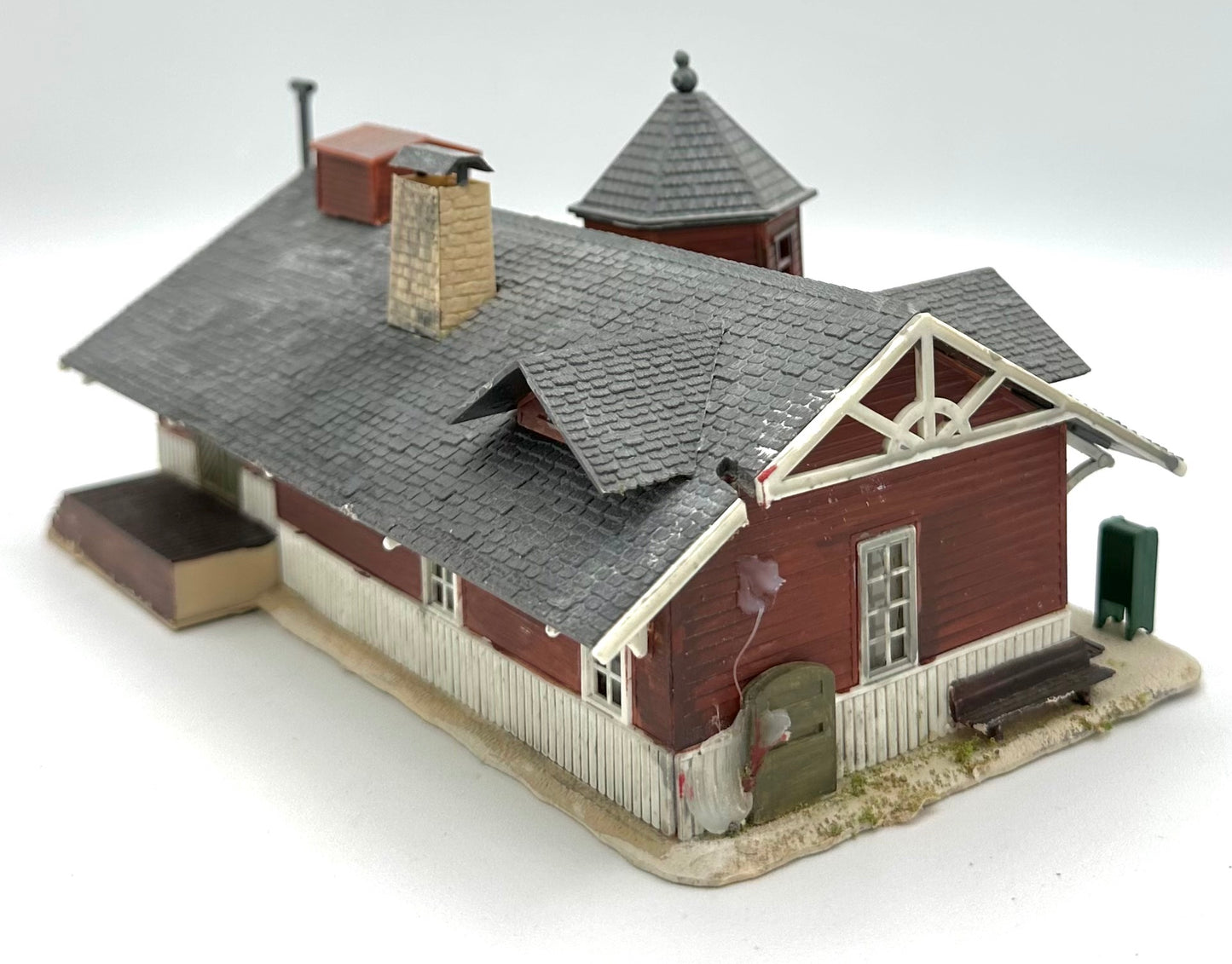 Revel HO Scale Country Train Station, Custom Painted