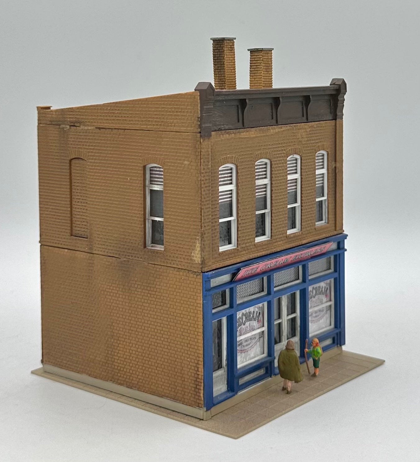 HO Scale 2-Story Building Custom Painted/Weathered "Ice Cream Express"