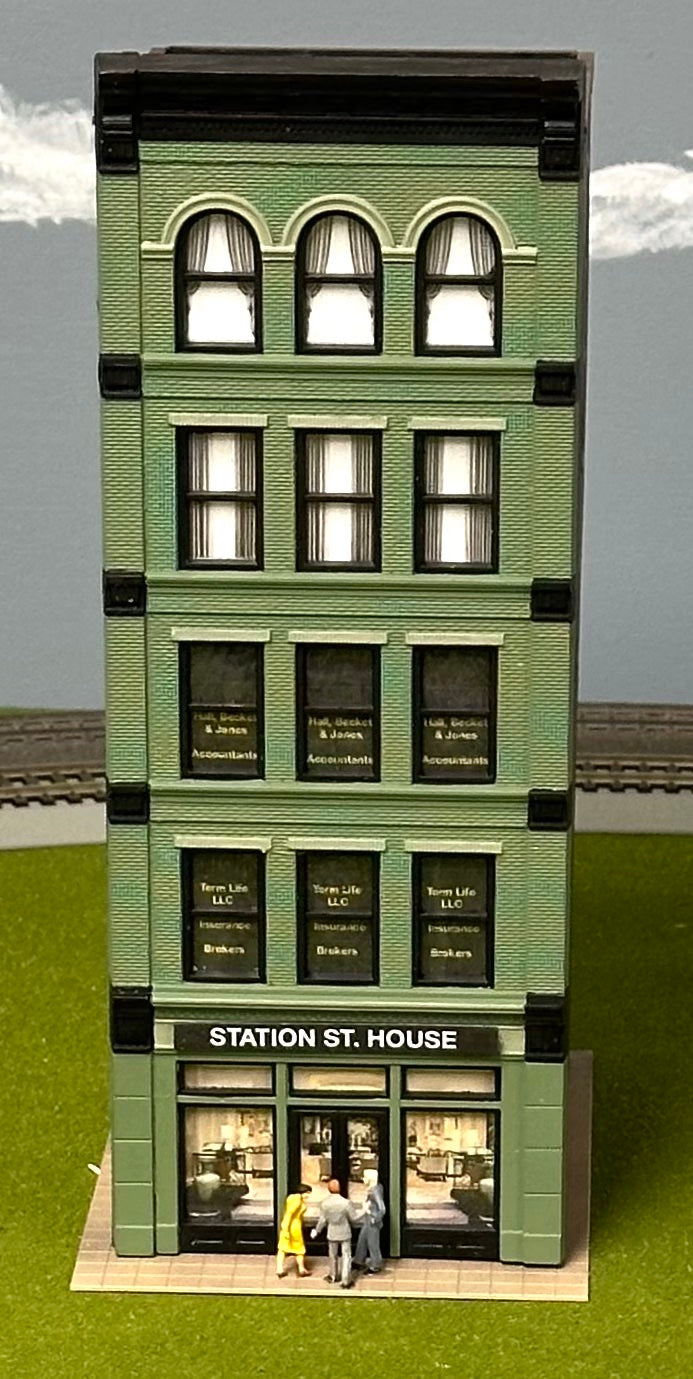 City Classics HO Scale Custom Painted 5-Story Art Deco Building "Station St. House" Street Figures Lighted