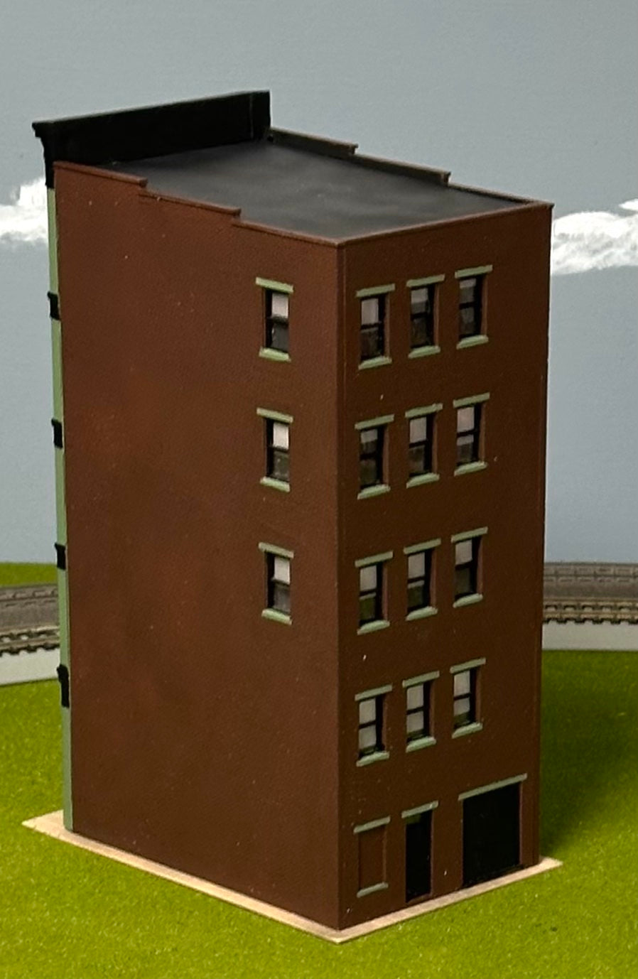 City Classics HO Scale Custom Painted 5-Story Art Deco Building "Station St. House" Street Figures Lighted