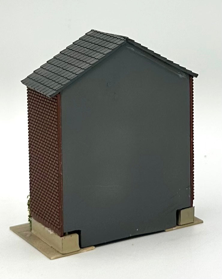 N Scale Custom Built/Painted/Weathered Backdrop 2 Story House,Lighted Diorama.