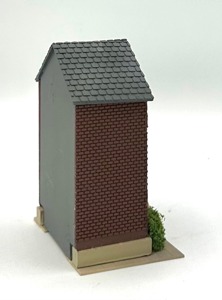 N Scale Custom Built/Painted/Weathered Backdrop 2 Story House,Lighted Diorama.