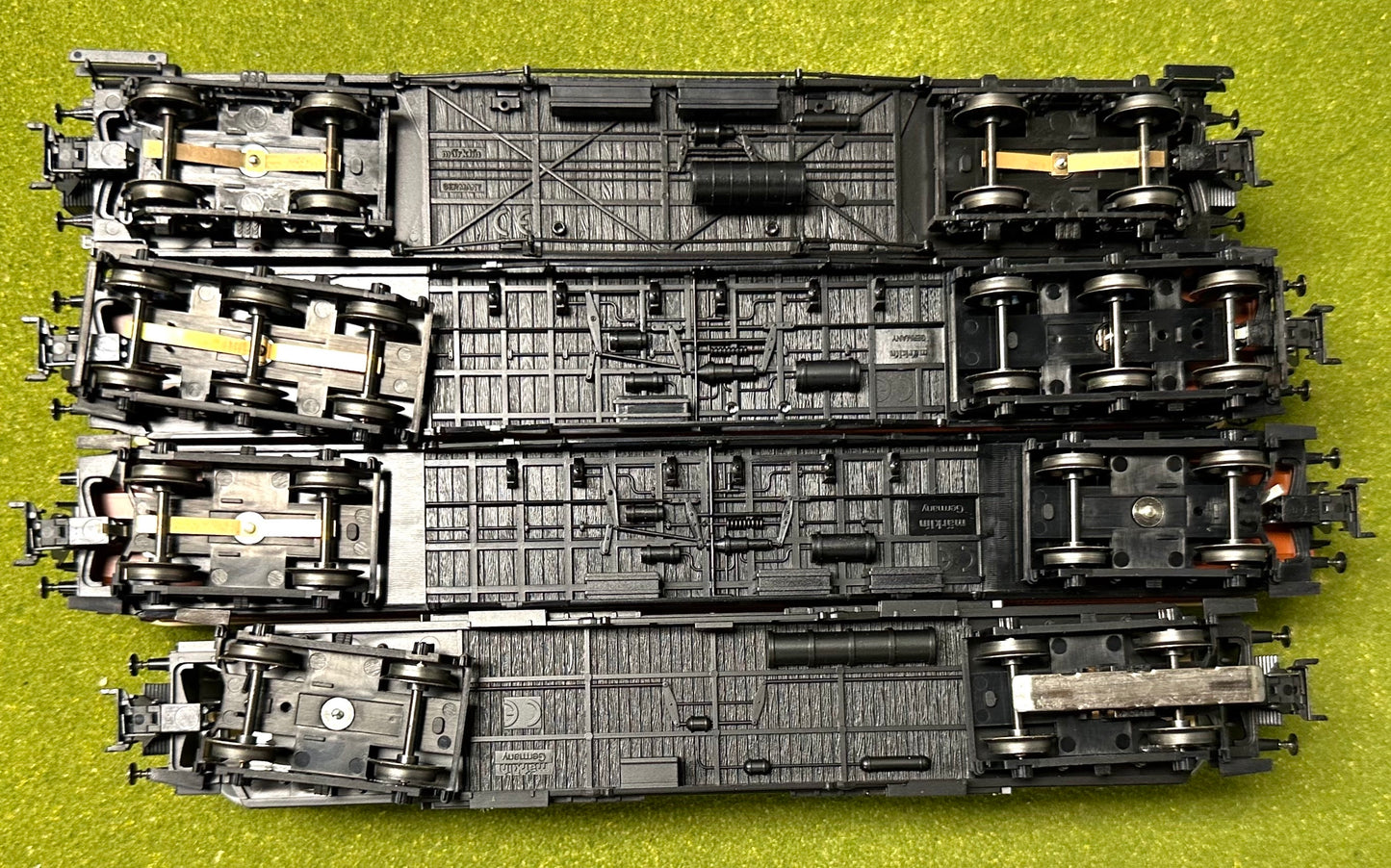 Marklin 42757 HO Scale 3-Rail "THe Golden Twenties"Express Train Passenger Cars 4pc Set