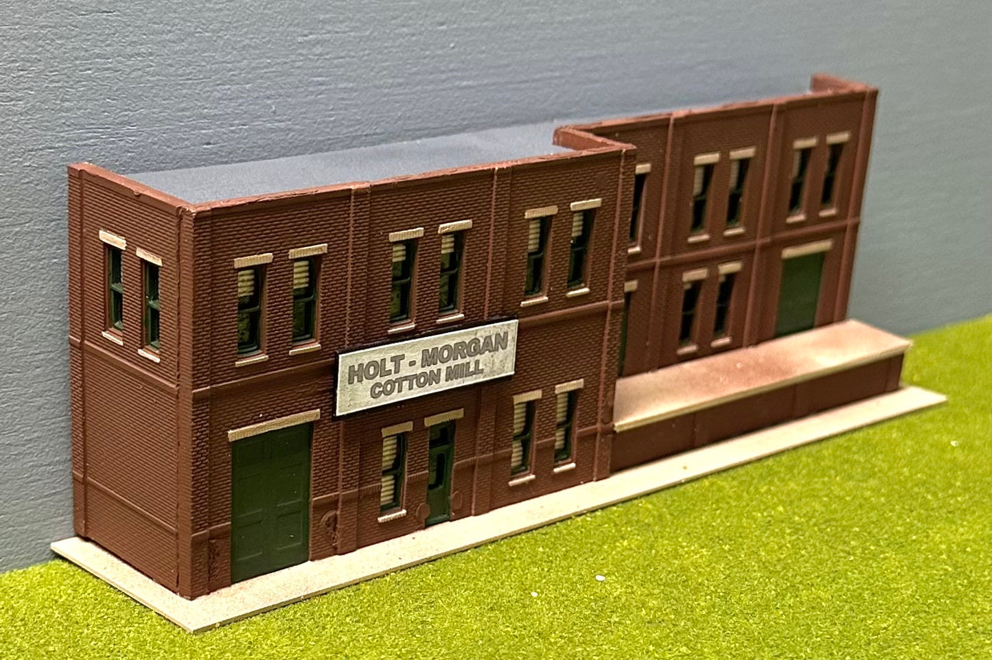 DPM N Scale Custom Built/Painted"Holt & Morgan" Backdrop Narrow Warehouse Lighted