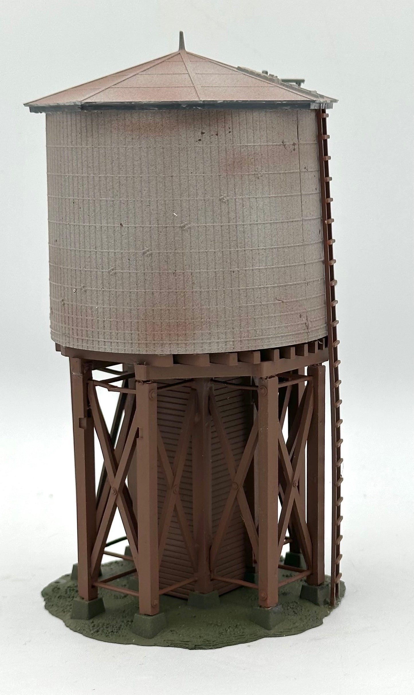 Atlas #703 HO Scale Custom Painted Weathered Trackside Water Tank.