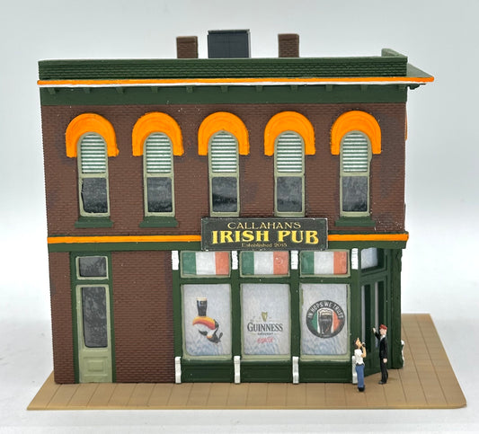 Woodland Scenics HO Scale 2-Story Corner Custom Painted "Callahan's" Irish Pub/Bar Fully Assembled. Lighted