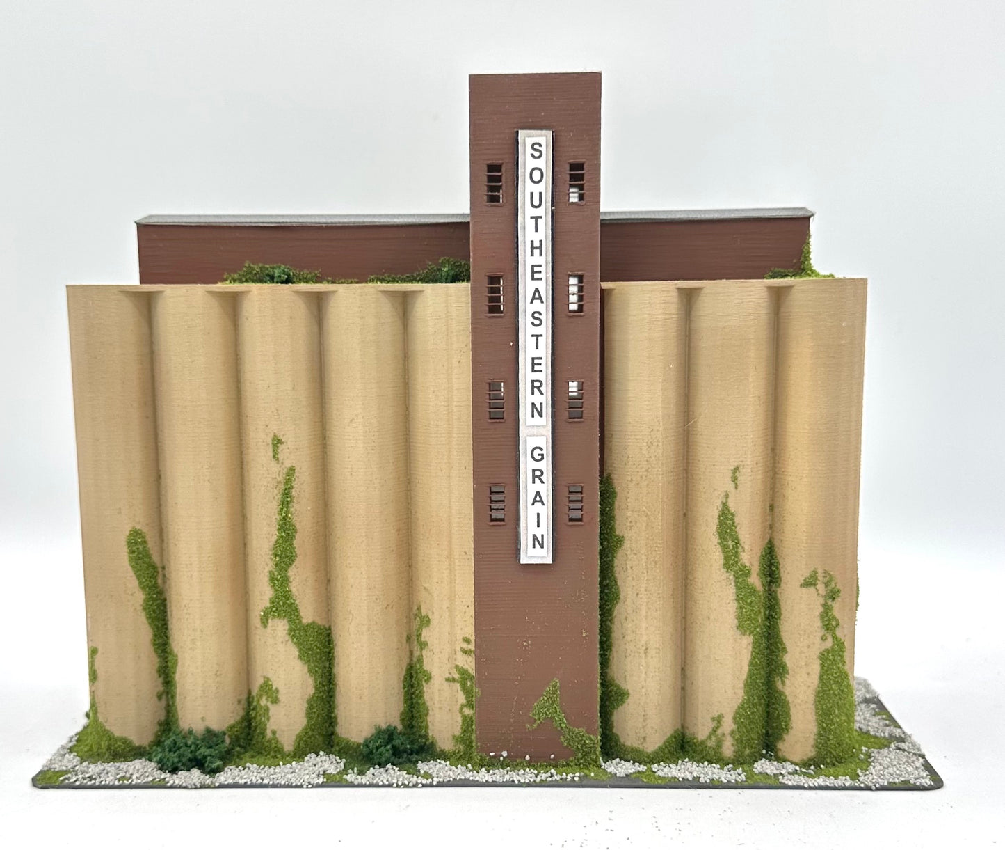 N Scale Grain Elevator Custom Painted/Weathered "Southern Grain" with Landscaping, Fully Assembled