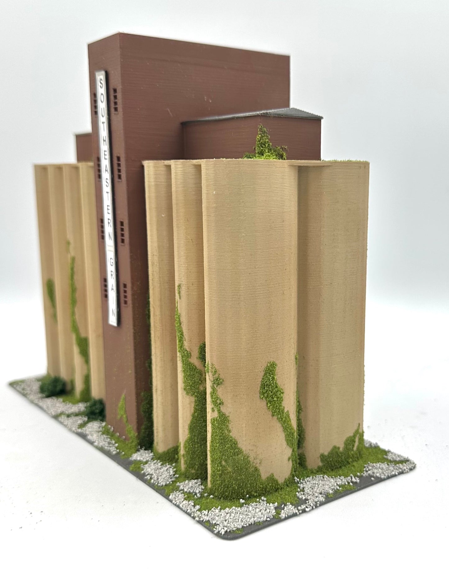 N Scale Grain Elevator Custom Painted/Weathered "Southern Grain" with Landscaping, Fully Assembled