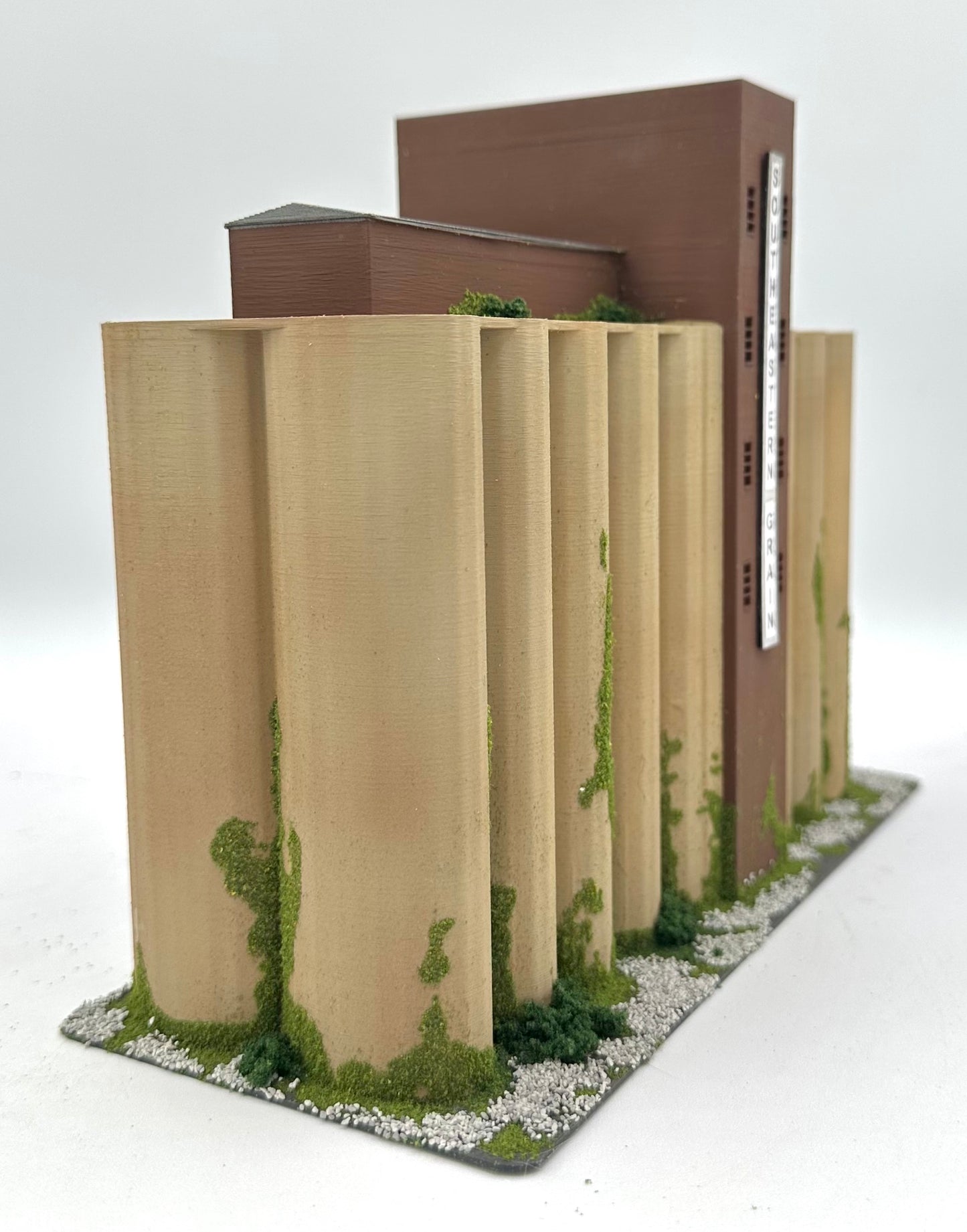 N Scale Grain Elevator Custom Painted/Weathered "Southern Grain" with Landscaping, Fully Assembled