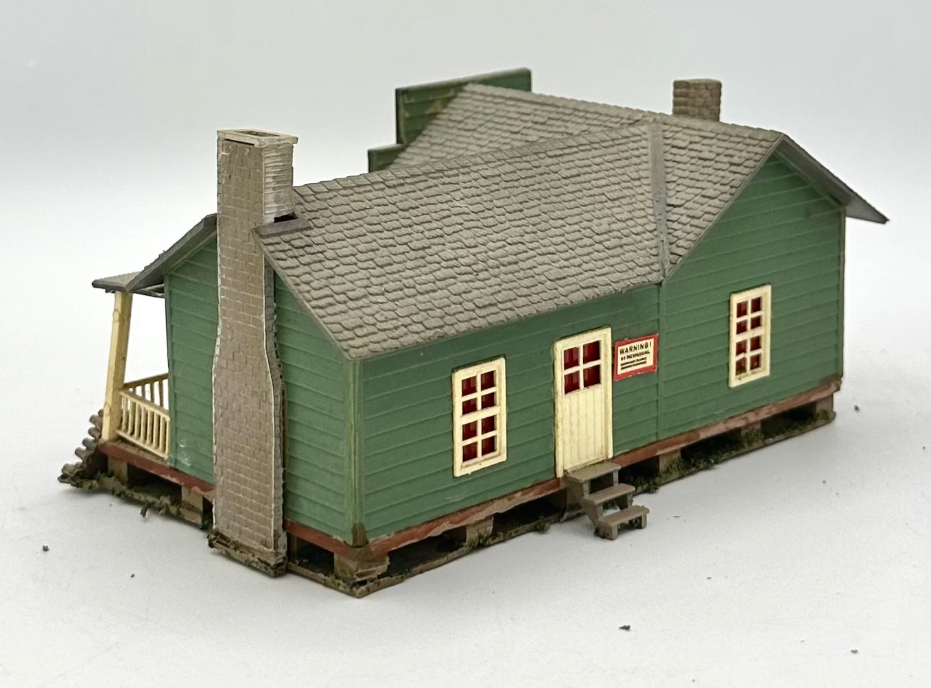 Model Power HO Scale "Ma's Place" Custom Painted Lighted Fully Assembled