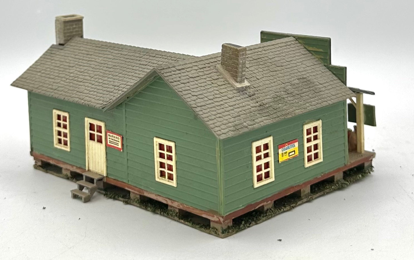 Model Power HO Scale "Ma's Place" Custom Painted Lighted Fully Assembled