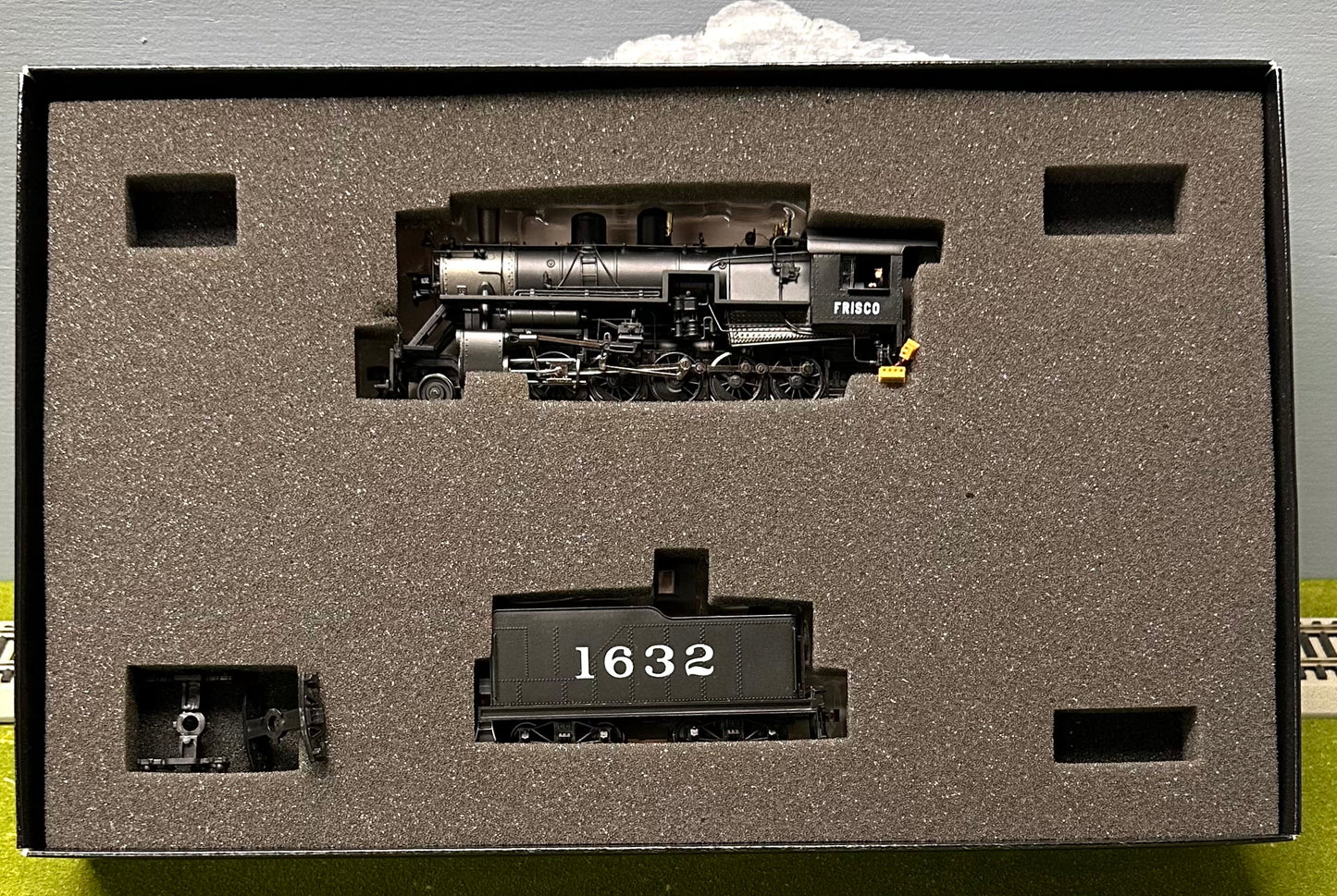 Spectrum 81705 HO Scale 2 10-0 Russian Decapod Frisco DC DCC ready Steam Locomotive